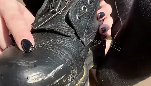 Dr. Martens'imin bugün kölemin özel ilgisine ihtiyacı var...