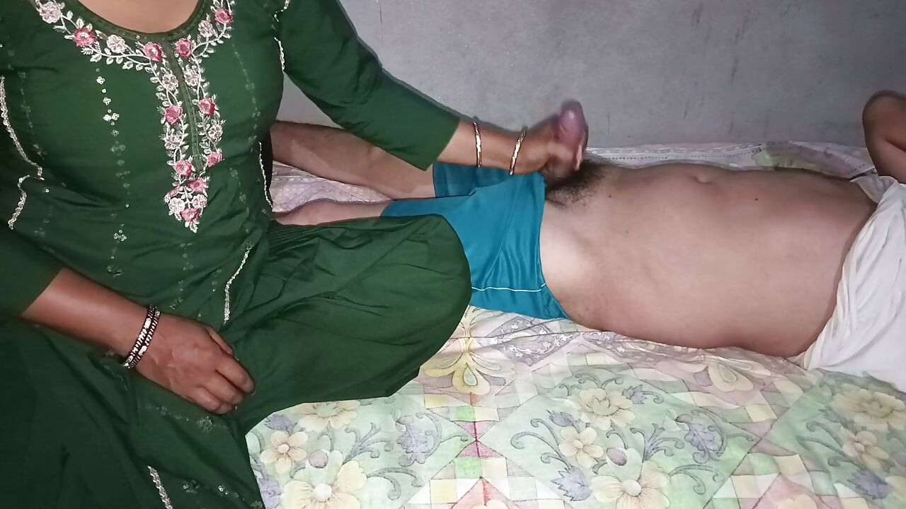 Sasur bahu anal fuck- Desi Indian bahu gets painful anal fuck with father-in-law when she taking gift from sasurji