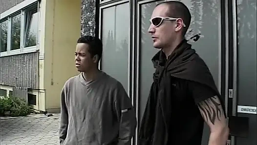 Tante sange ngentot sama dua pria di lapangan parkir