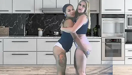 Alexa и Cum Lee запускают поезд на меня