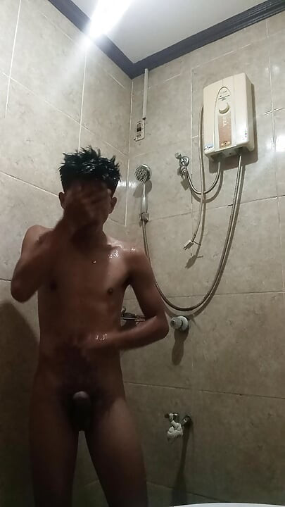 #1 Creator Jameson Official Gets Soaked: Shower Piss & Cum