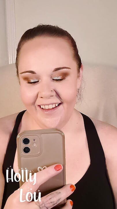 A esposa envia os teus desejos de sissy à Mistress Holly para um treino de sissy adequado