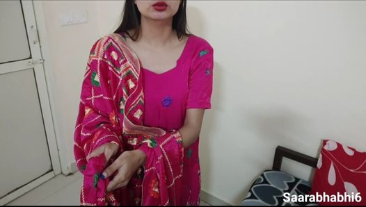 Dicke indische Ex-Freundin mit dicken Möpsen wird von gut bestücktem Freund hart gefickt. Schönes Saarabhabhi, Hindi-Audio, xxx hd