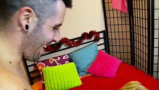 Hard fucked cunt of Hot Bitch box looks little full of cum