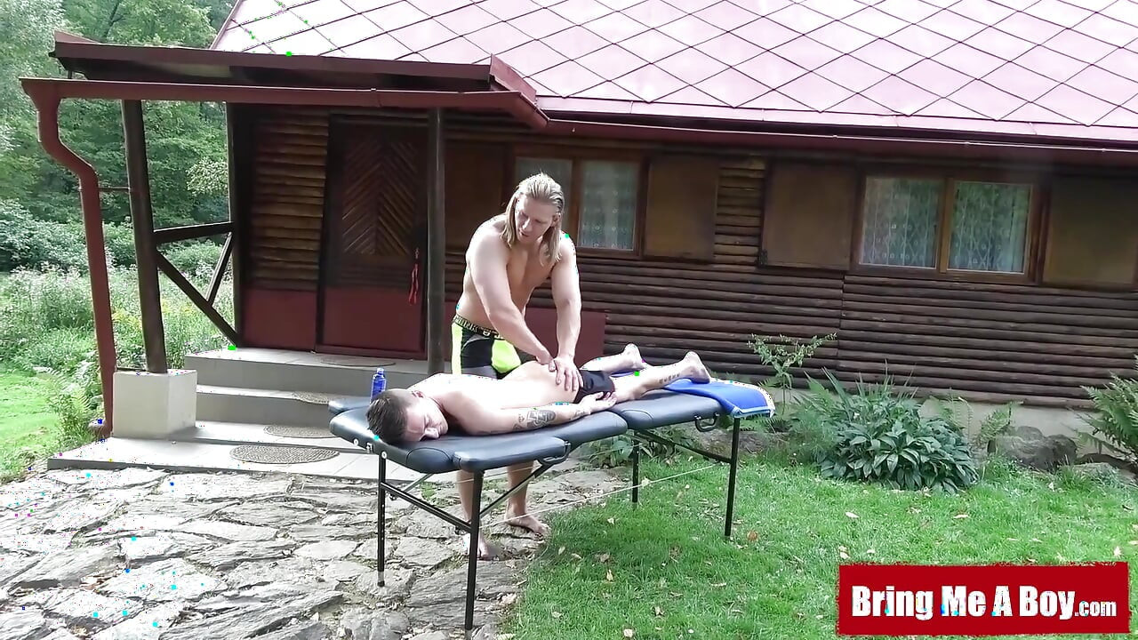 Bana bir oğlan getir - izciyi sikiyor
