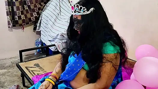 Indische Hausfrau an ihrem Geburtstag