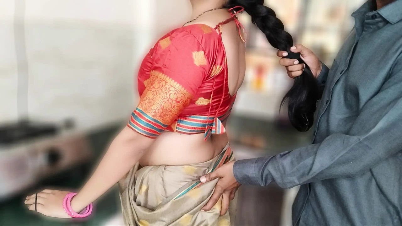 农村美丽的哥第一次在厨房与 Devar 发生性关系，印度女孩 Xxxx 紧致阴户病毒印地语视频