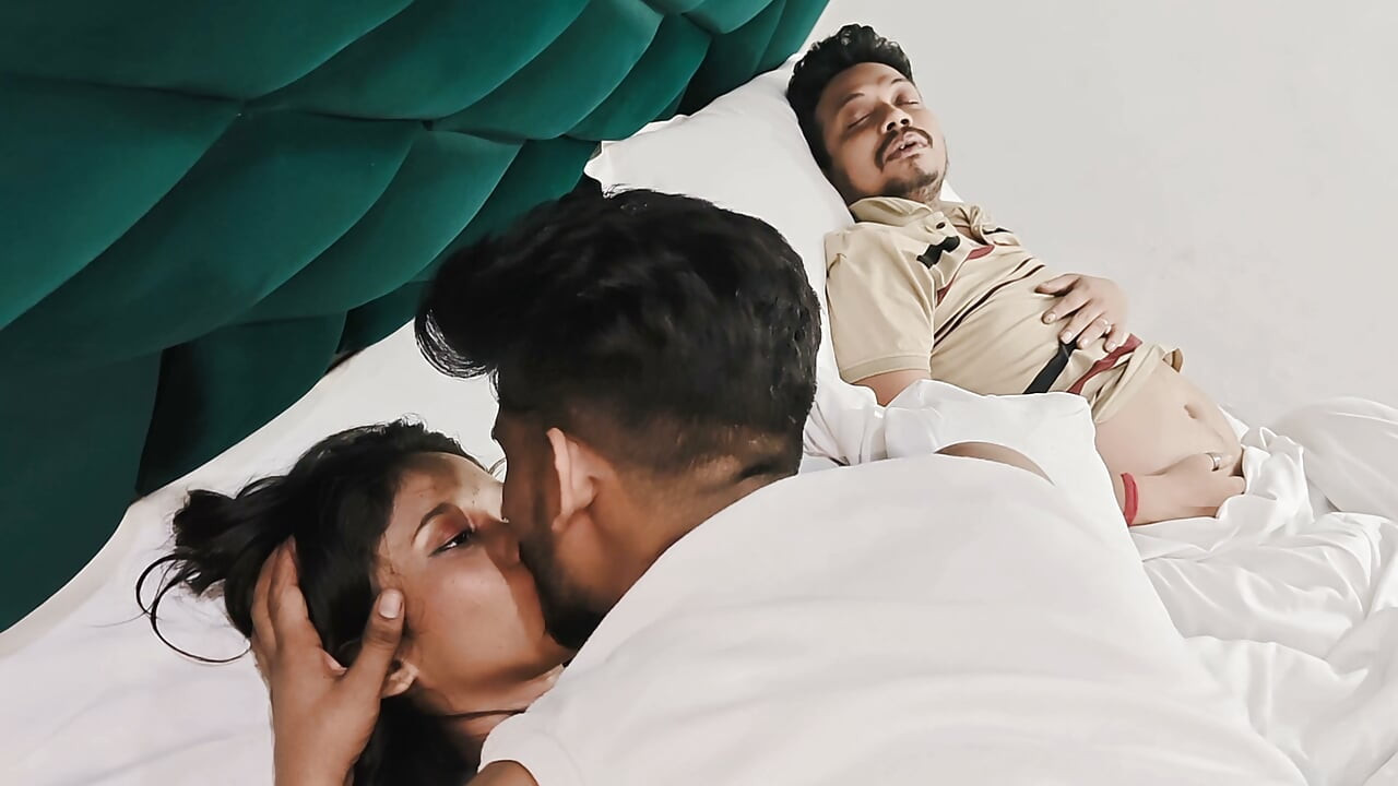 Indian Threesom Video Had hardcore sex with friend in front of husband, Fuck her pussy Desi Hindi Audio