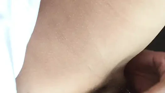 Jilat memek berbulu, ngentot gaya doggy dan mandi air mani di perut istri