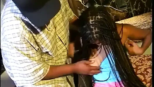 Zenci adam zenci ateşli kovboy kızı ve misyoner tarzıyla sikişiyor