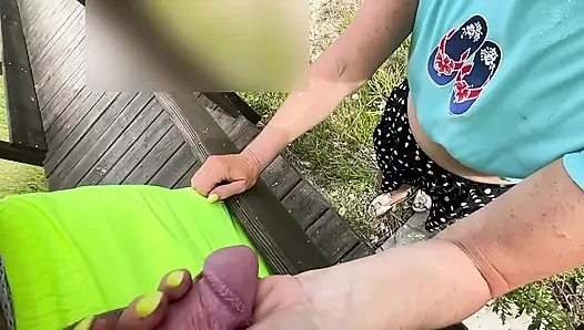 На улице я отсосала незнакомцу, и он трахнул меня