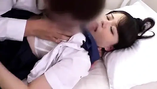 Etrafta kimse olmadığı için, o kızla