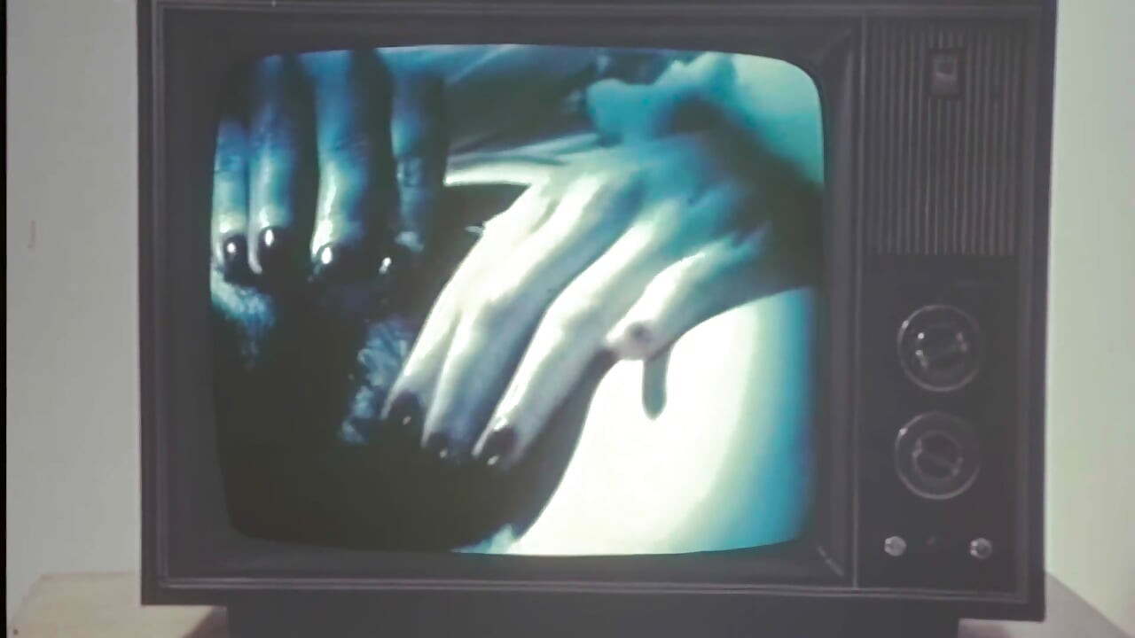 심리학자의 트랜스 여자는 그녀를 빨아 여성 의사와 후장에서 그녀를 섹스하는 남성 의사를 가져옵니다