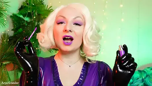 Видео процесса Asmr с фиолетовой помадой - медленно крупным планом макияжа - сексуальные губы со стальными скобками - Arya