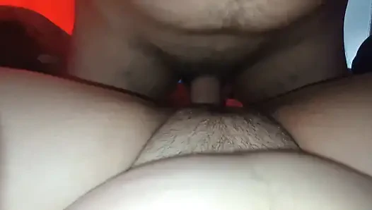 Падчерица оказалась между моих ног, и я случайно ударил её