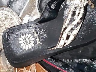 Tamirci kamyonun arkasında ayakkabı buldu