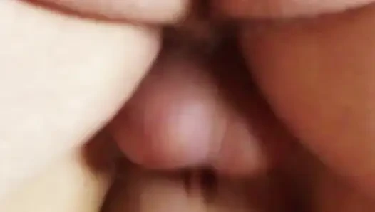 Aku dientot sambil bugil dan di-fingering lagi sama suami dan temannya