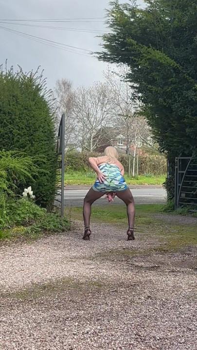 TV outdoors in Pantyhose and Heels