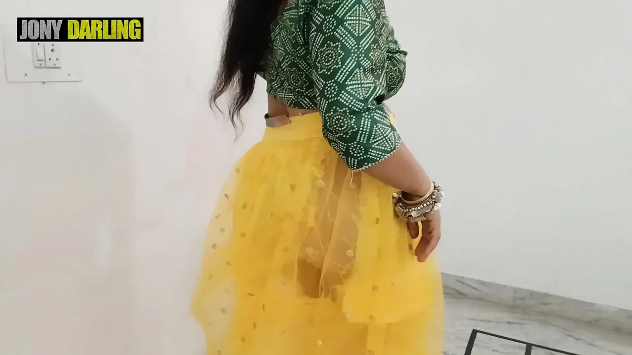 合身 Paad Deya，旁遮普语裸体继母，展示她的阴户和 Chuchi