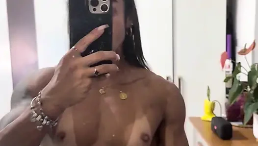 Бушующая задница и толстые мышцы питают запретную фантазию