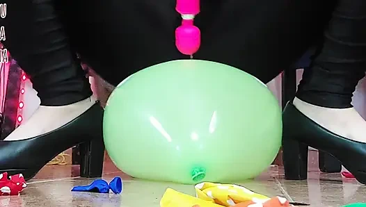 ShyyFxx rubs and pops balloons with her ass!