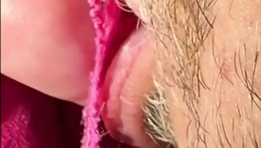 Dihadiahi dengan celana dalamnya yang basah. Istri ngasih aku celana dalam seksi yang dia kenakan setelah masturbasi super basah