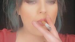 Bella fumando fetiche
