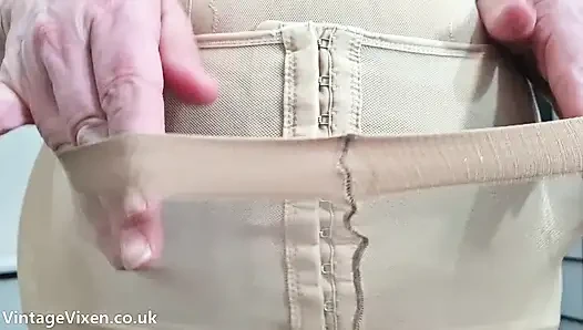 Massive mami melkt und enge enge strumpfhosen