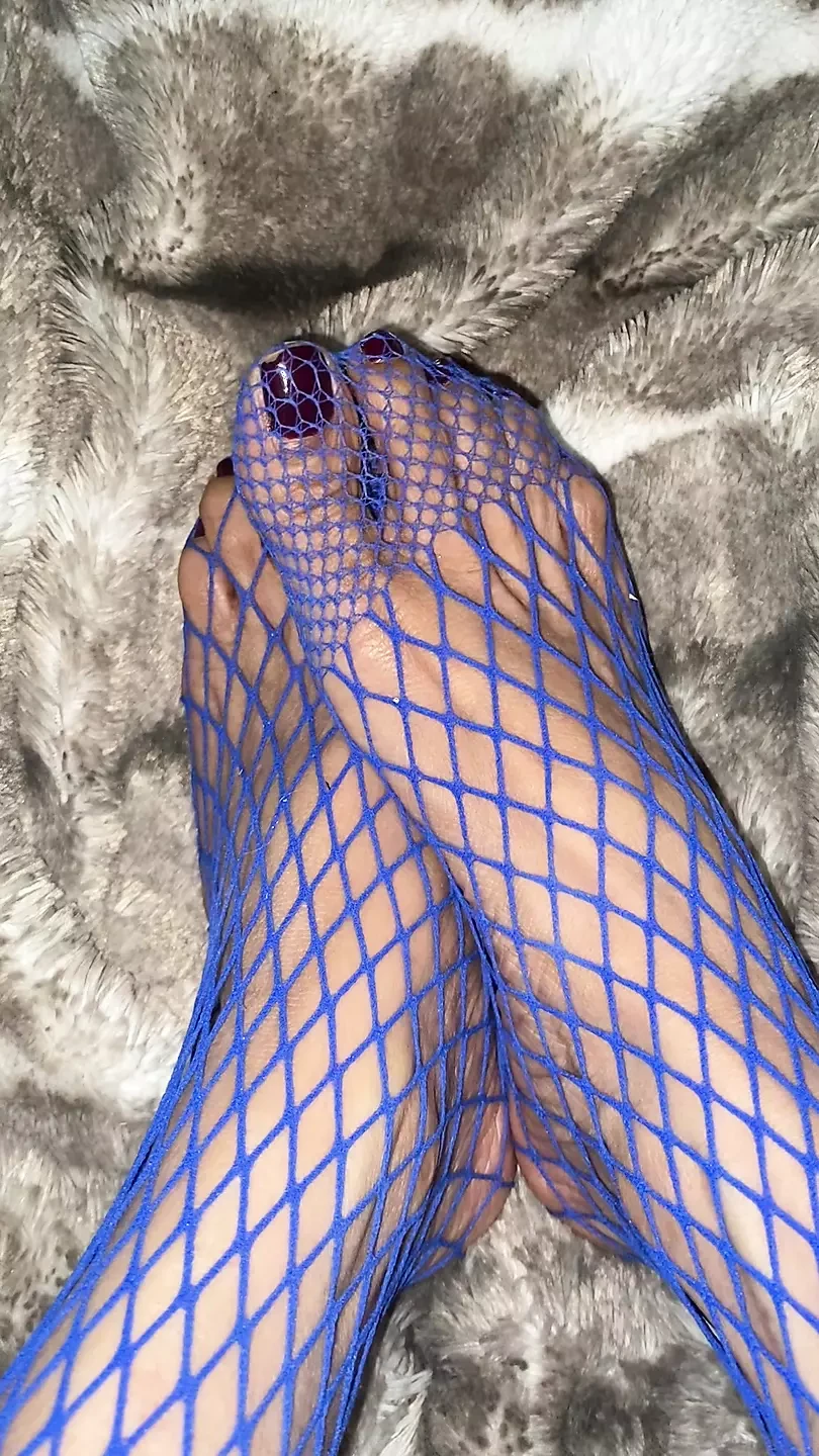 Purple Fishnet on Asian with tiny feet and long toes