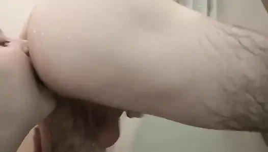 Makan pantat dan menjilati bola