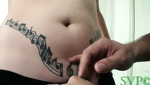 Güzel eski denizci ilk porno videosunu çekiyor