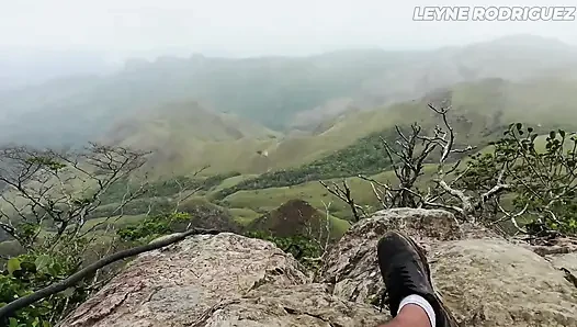 Kepergok lagi ngangkang di luar ruangan! Kompilasi video amatir cewek mungil latina lagi asik di depan umum
