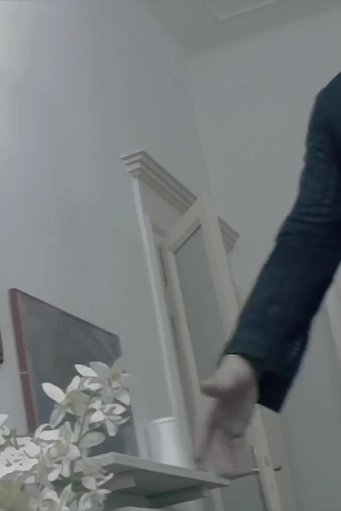 丰满的选角美女被舔舐和猛烈操弄她满是毛发的阴部