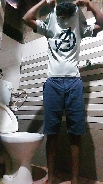 Главный тренерDumbFag Shithin писает мое нижнее белье (Jockstrap)