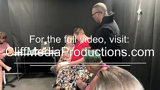 Seks bağımlıları destek grubu grup seks partisine dönüşüyor - cliff media productions