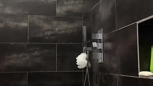 Blondine Mit Natürlichen Titten Geht Duschen