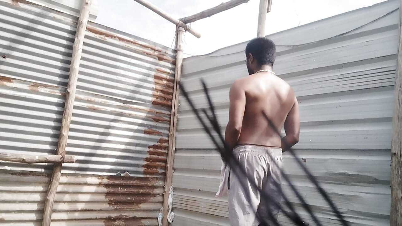 Xhard Indische homoStoker schiet buitenshuis video