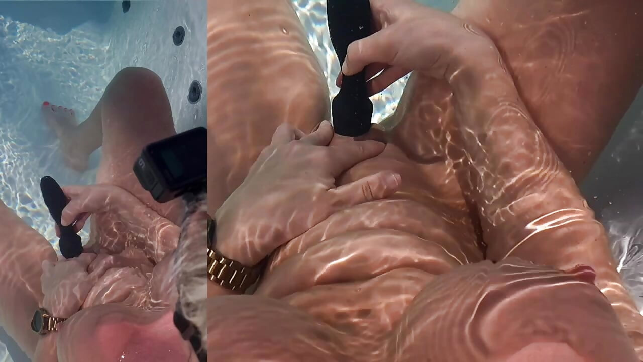 第一人称视角 可爱的熟女和她最喜欢的玩具在按摩浴缸 Pip 视频是如何制作的幕后花絮