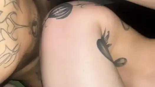 Amunet lutscht und reitet seitlich!! Wie lecker