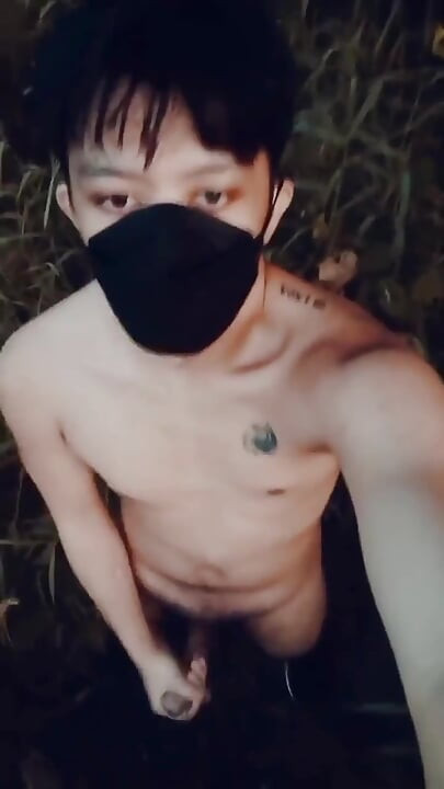 Nevlastní tati, slyšíš mě? Pinoy sténání, masturbace a výstřik