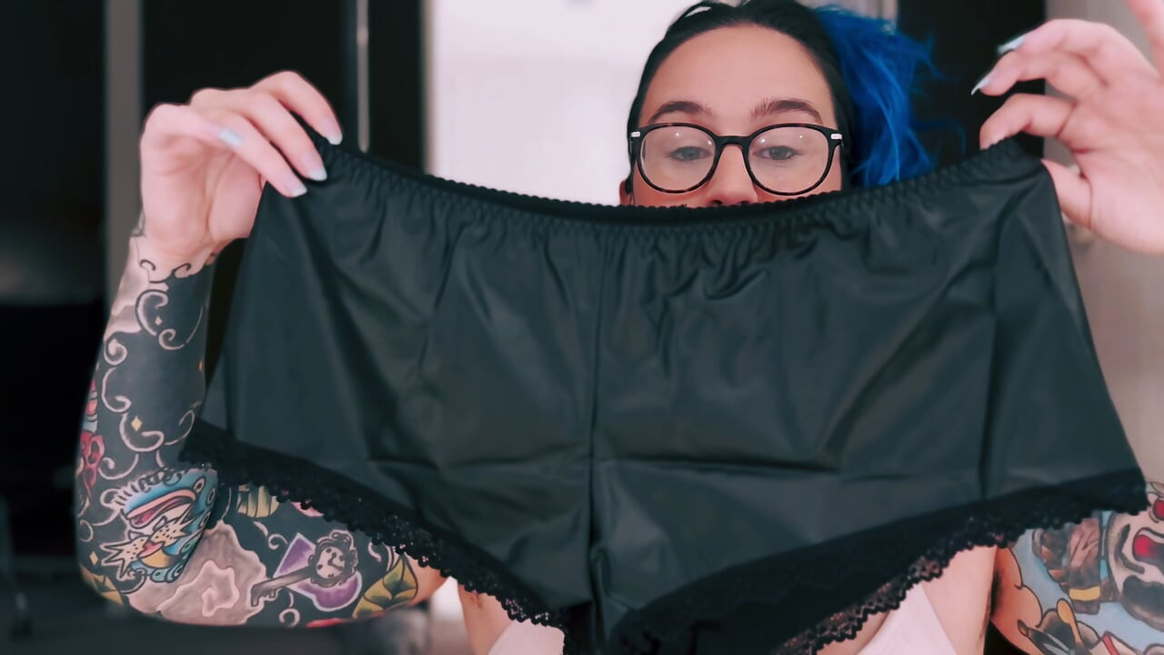 豐滿英國熟女試穿性感SHEIN內衣 刺青巨乳