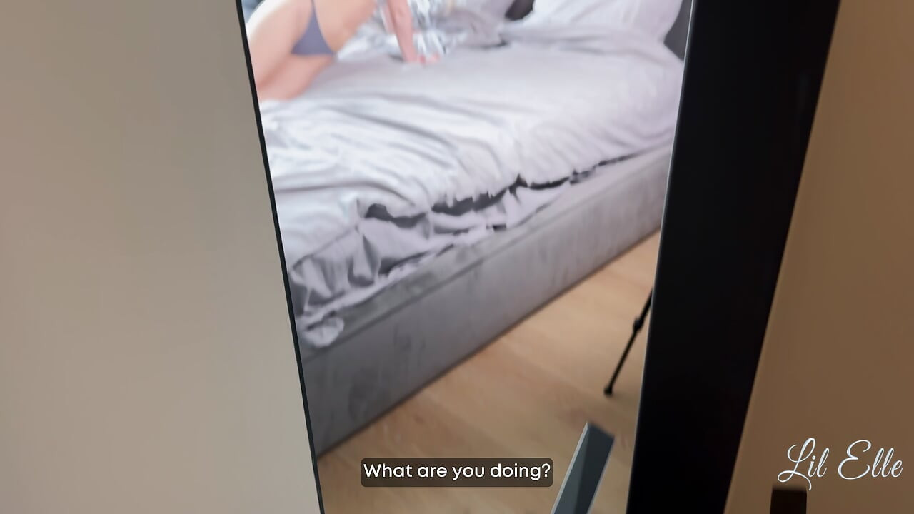 处女大战熟女：她把我的第一个精液深深插入她的阴户！- 无套内射体验