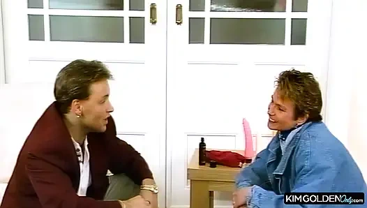 Verfuehrerischer Crossdresser in leidenschaftlicher Ekstase