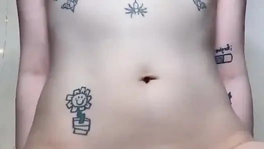 Gotik sürtük büyük zenci yarağına biniyor ve ortalığı dağıtıyor