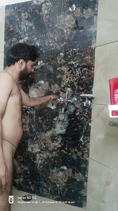 インド系デシ男性が隣の警察官とセックスを楽しむ