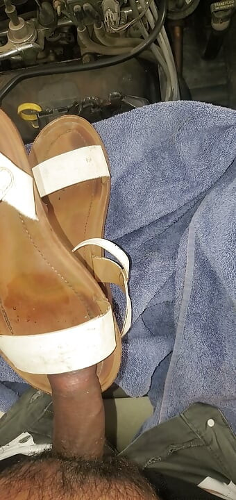 mechanic found sandals in drivers floorboard