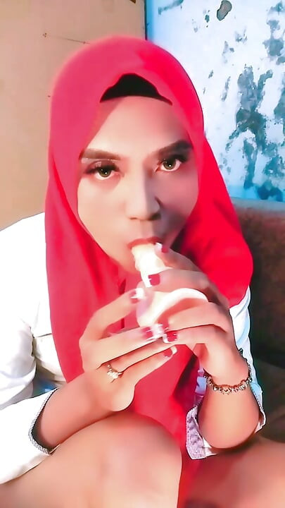 Indonezyjski hidżab shemale trening analny