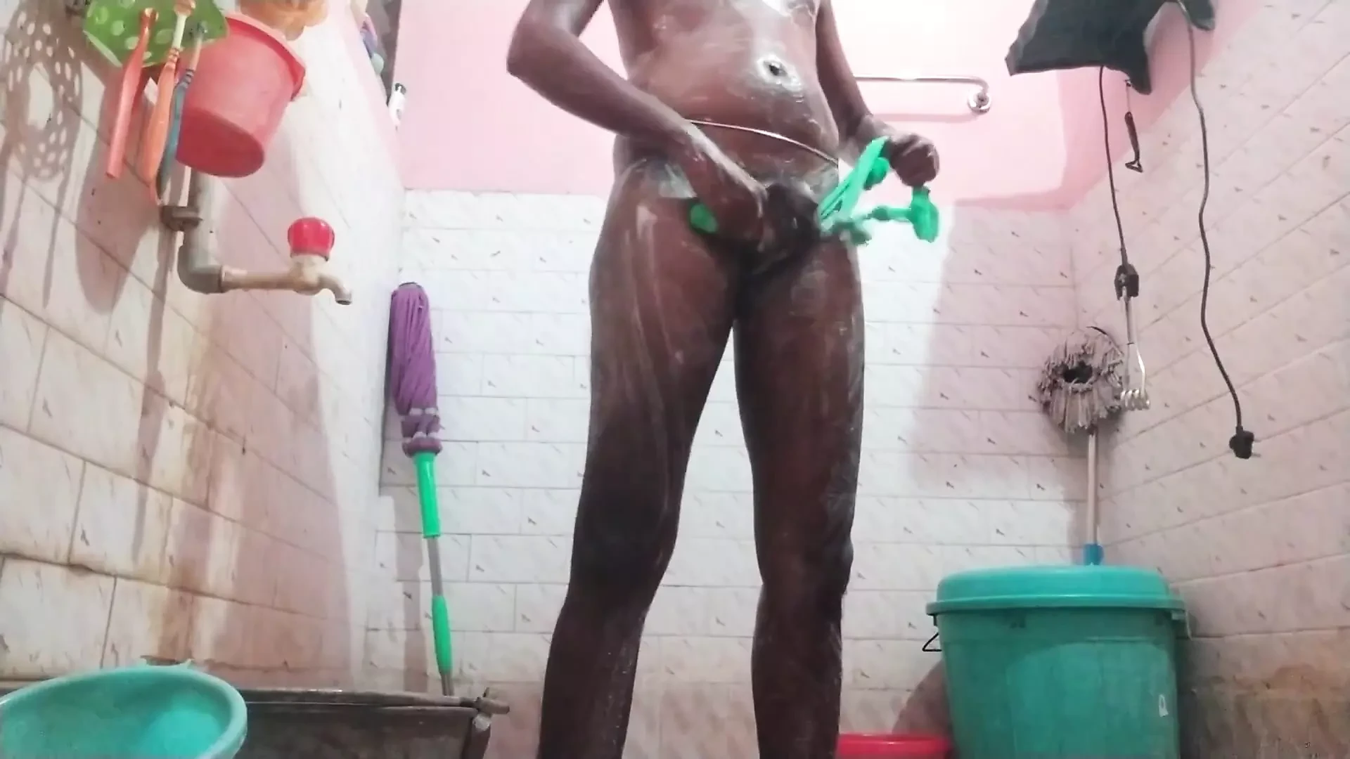 10인치 자지 섹시한 목욕 쇼
