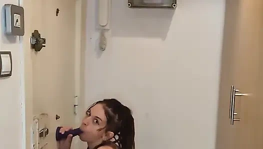 Я должен был сделать некоторую уборку, прежде чем впустить разнорабочего