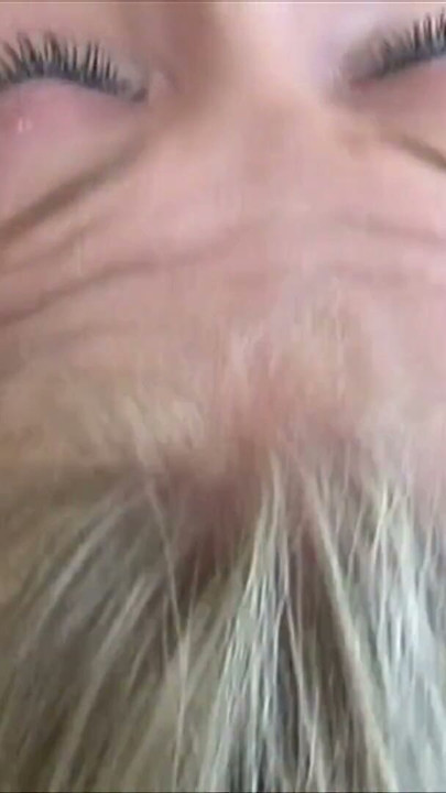 Blonder Teeny lernt Deepthroat | Clip 2